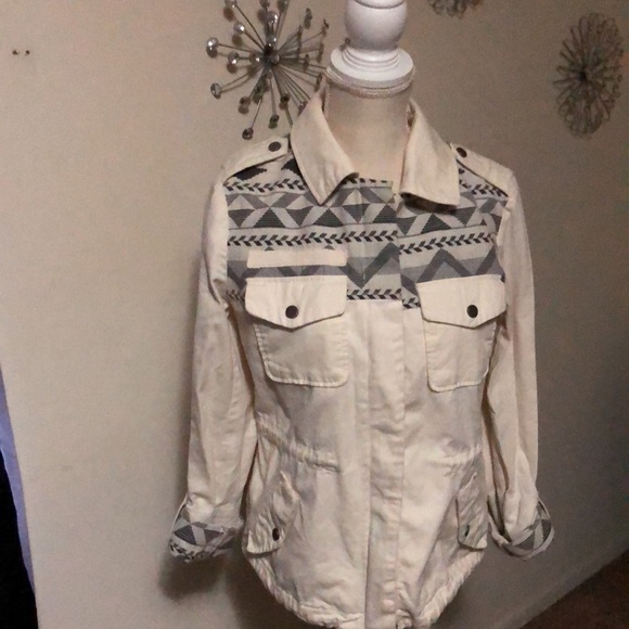 Women’s Aztec Print Jacket - Picture 2 of 4